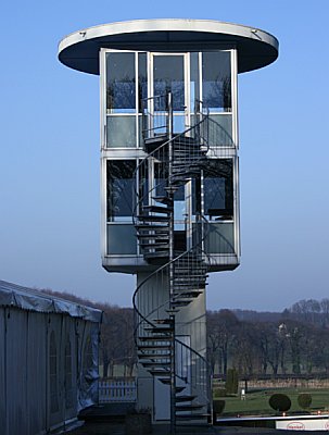 wachturm an der rennbahn