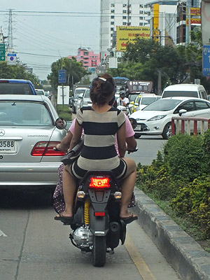 Thanon Phatthanakan - Suan Luang - Bangkok - 22 June 2013 15:58 