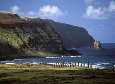 Bucht Hanga nui mit Ahu Tongariki 
<br/><br/>
und Poike Halbinsel
