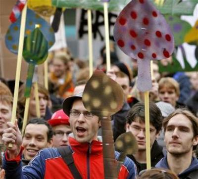 Dutch protesters make bid to save &quot;magic mushrooms&quot;