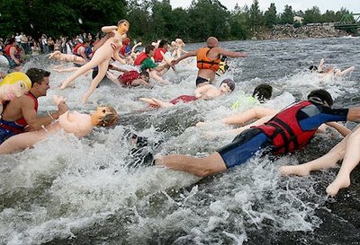 The 'Bubble Baba Challenge': wilderness, water and 400 rubber women