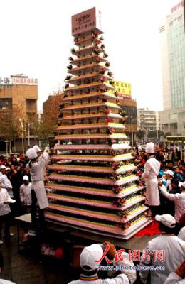 Six-metre-tall cake made for New Year