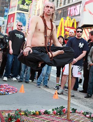 Levitating Man Draws Crowd At White House