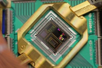 Google moves closer to a universal quantum computer