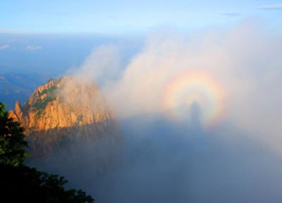 'Buddha' shadow appears on mountaintop