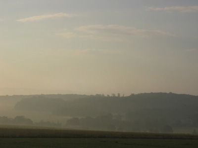 neblige landschaft am morgen