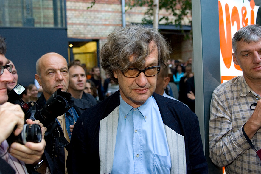 Wim Wenders (Anton Corbijn in the background) U2 &amp; I, Berlin, 6. July