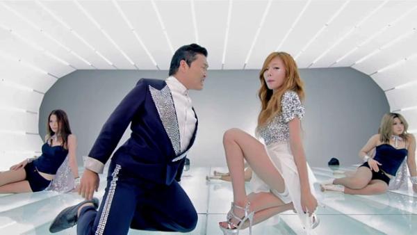 "Gangnam Style Hyuna Version" - Psy ft Hyuna
