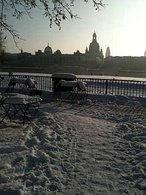 Frauenkirche Dresden im Schnee vom Narrenhäusel aus 