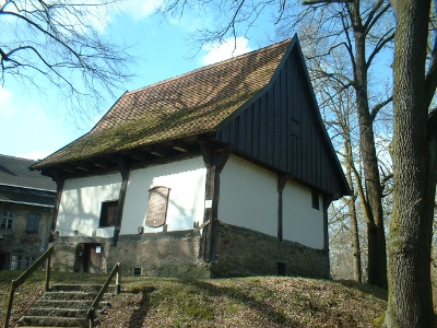 Der Perfert, eine mittelalterliche bäuerliche Verteidigungsanlage am Wanderweg Pulsnitz - Keulenberg