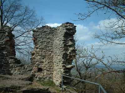 Ruine des Jagdschlößchens der Gräfin Holtzendorf auf dem Keulenberg