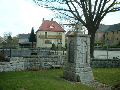 Kriegerdenkmal in Gräfenhain - ergänzt um &quot;Opfer der Gewaltherrschaft&quot;