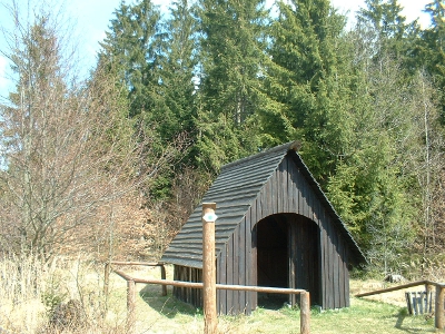 Schutzhütte am Weg zur Luchsenburg