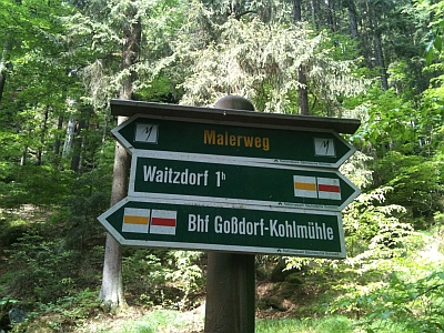 Malerweg, Wegweiser nach Waitzdorf und zum Bahnhof Goßdorf-Kohlmühle