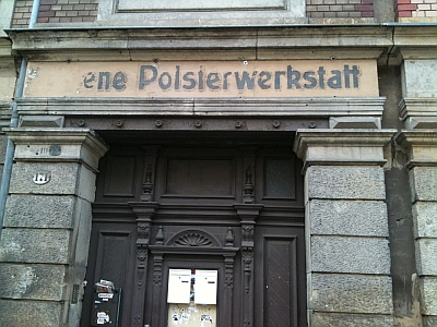 alte Ladeninschrift Polsterwerkstatt, Leipziger Straße