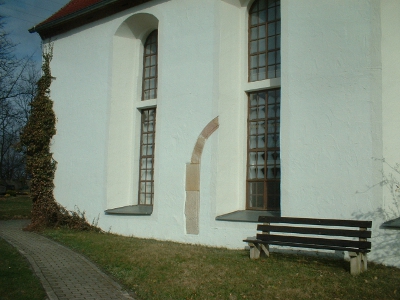 Wilschdorf, Kirche: Torbogen der Vorgängerkirche
